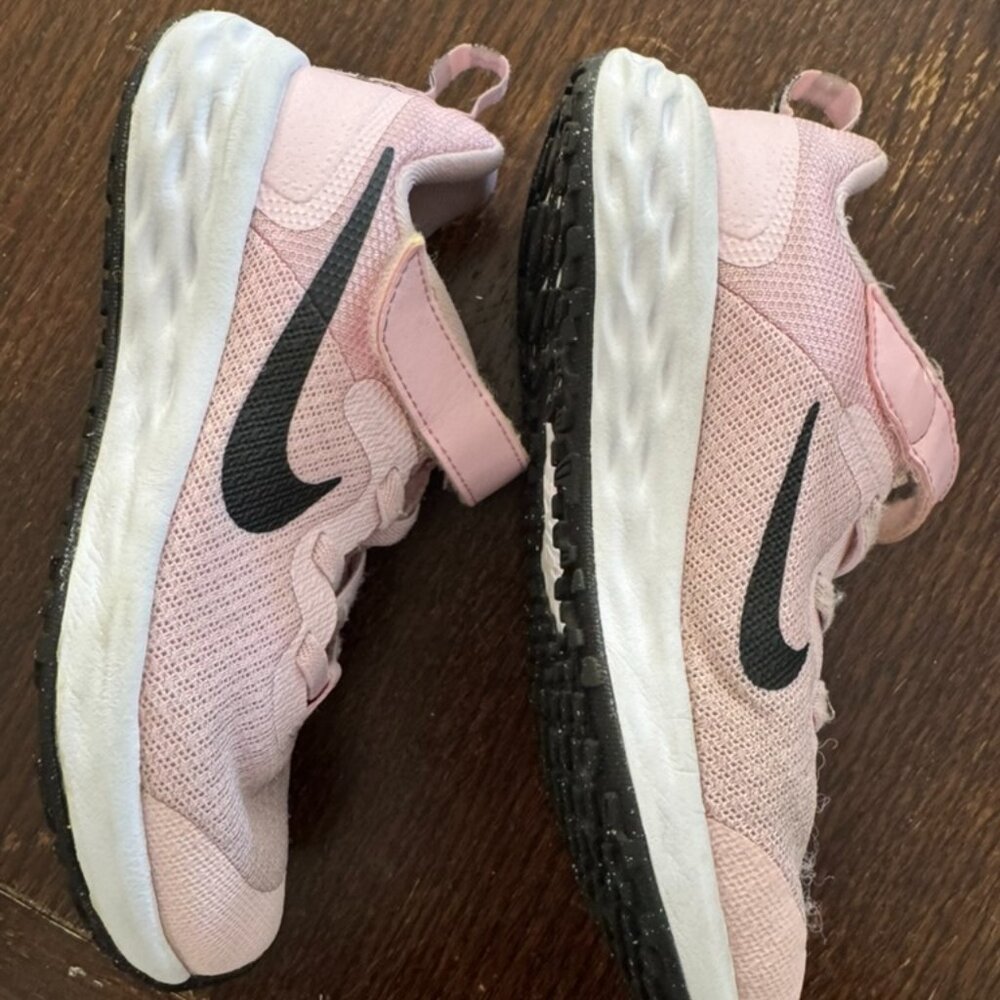 NIKE LITTLE GIRL'S REVOLUTION 6 PINK MESH ATHLETIC SHOES SIZE 12.5